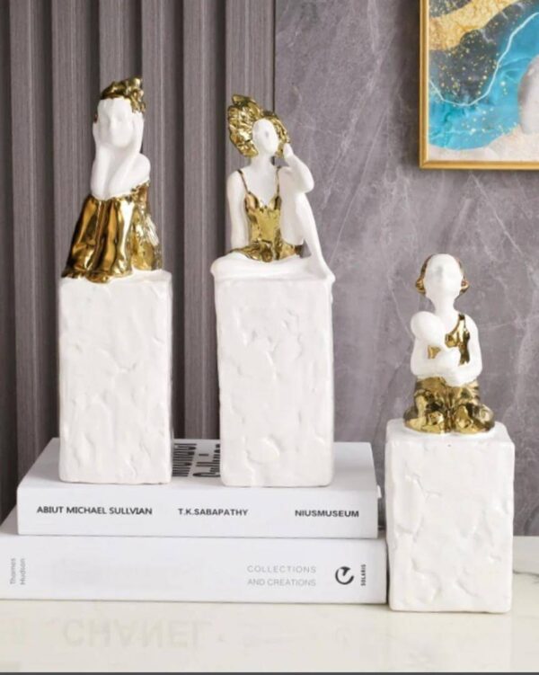 GOLD WOMAN ON RECTANGLE DECOR