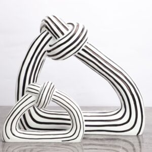 BLACK & WHITE TRIANGLE TWIST DECOR SET