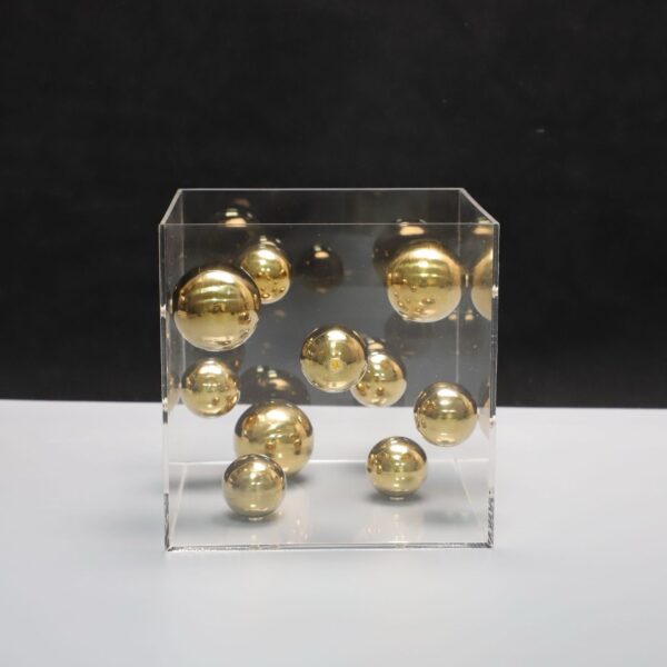 GOLD BALLS IN DECOR