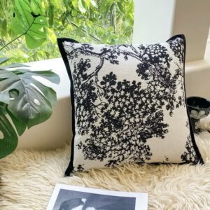 THROW PILLOW 010